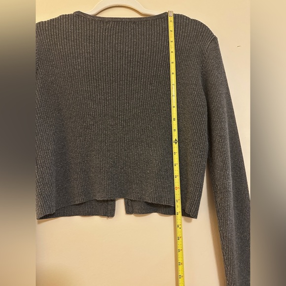 Cropped Dark grey brandy melville button up sweater - Picture 7 of 8